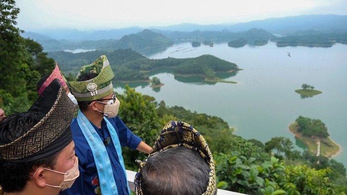 3 Wisata Alam Mempesona di Kampar : Puncak Kompe (Foto : Kunjungan Sandiaga Uno ke Puncak Kompe, Kampar)